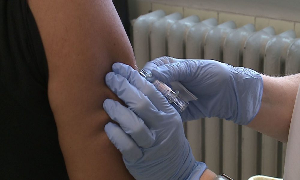 La Lombardia al sottosegretario alla Salute: “Accelerare le autorizzazioni di altri vaccini”