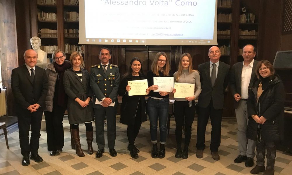“LeggiAmo a Scuola”, al Liceo Volta la premiazione del concorso letterario della guardia di finanza per gli studenti di Como