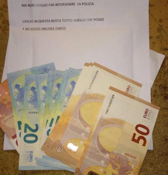 Ruba un computer all’edicolante, la mamma del ladro si scusa e risarcisce la vittima