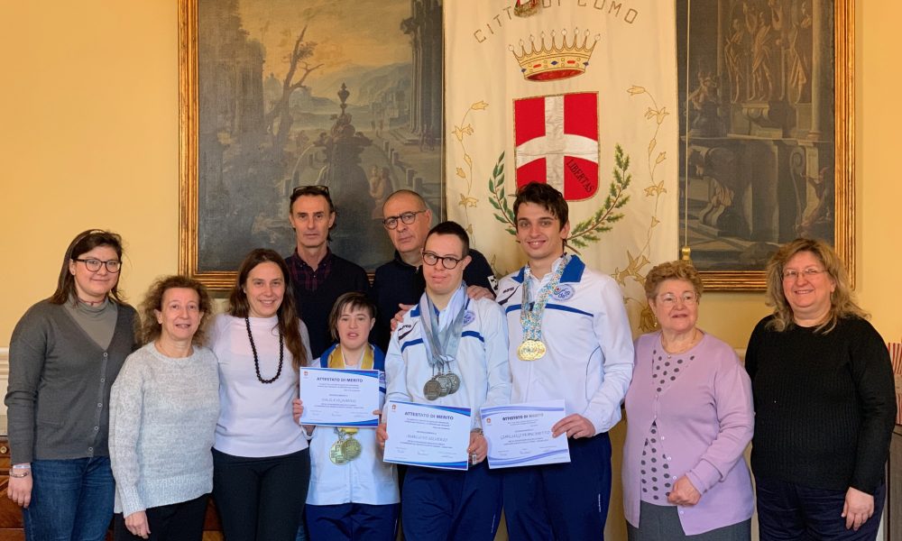 Como, in Comune gli attestati ai campioni di nuoto della Osha Asp