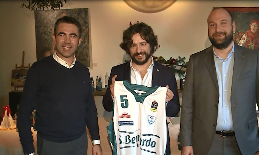 Basket Cantù, febbre da derby. La squadra giocherà a Desio con la nuova maglia   