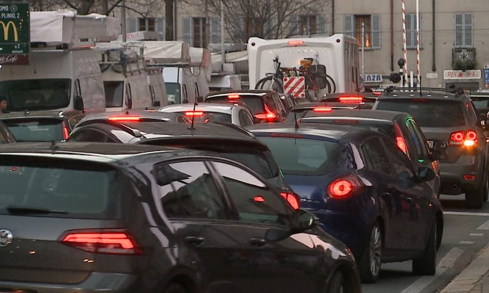 Eventi di Natale e ponte. Nuova serata di traffico impazzito a Como