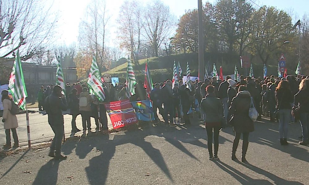 Crisi della Canepa di San Fermo, oggi il presidio dei lavoratori dell’azienda tessile