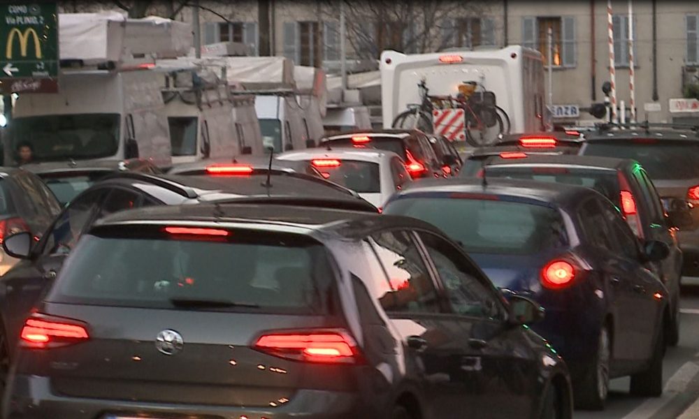 Traffico in tilt per gli eventi di Natale, passa la mozione per bloccare l’ingresso in città
