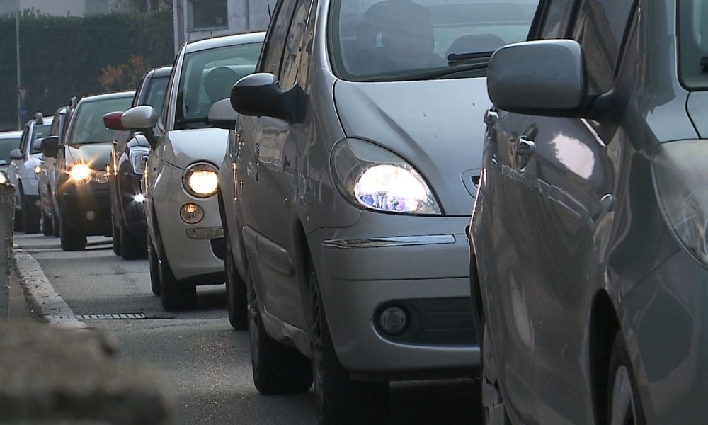 Traffico bloccato nel weekend, la proposta: “Limitare le auto in entrata a Como”