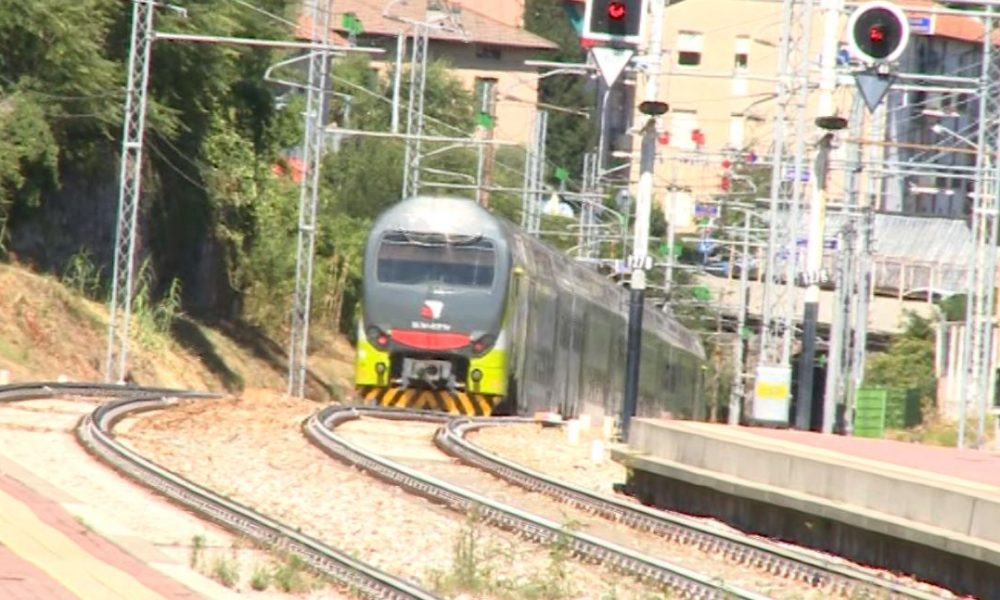 Giro d’Italia, numeri record: 15mila persone arrivate in città in treno per seguire la corsa rosa