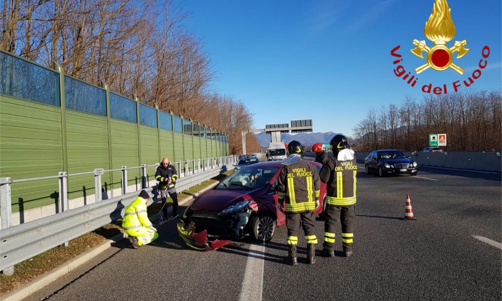 Incidente in autostrada, ferita una donna di 32 anni