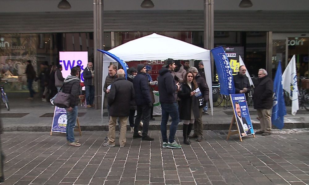 Decreto Sicurezza, il gazebo della Lega a Como. Locatelli: “Più ordine e tutele alla cittadinanza”