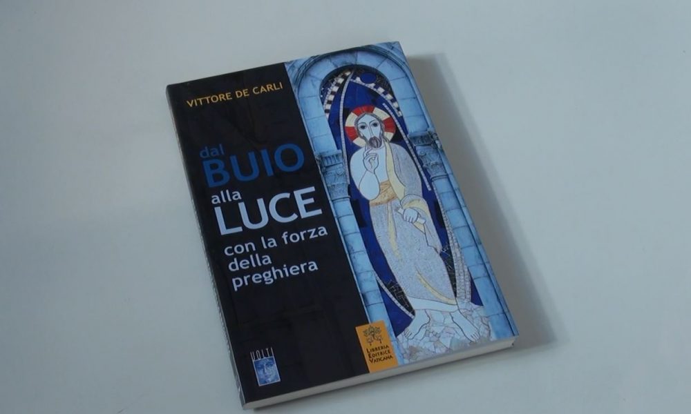“Dal buio alla luce”, il libro del giornalista comasco Vittore De Carli. Domani la presentazione alle 18
