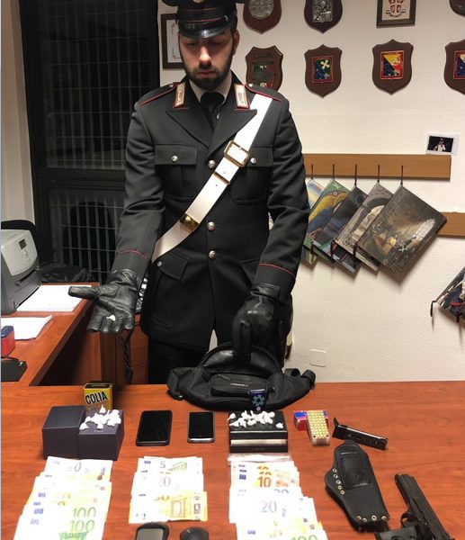 Cantù, nasconde in casa cocaina e una pistola, arrestato un uomo di 39 anni