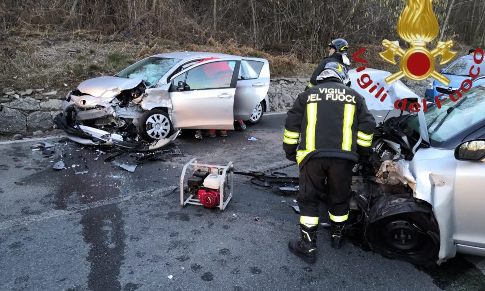 Incidente a Montorfano, scontro tra due automobili, tre feriti