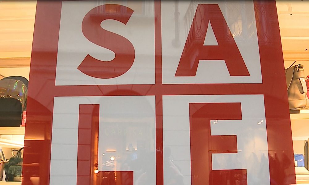 Partono i saldi invernali, comaschi a caccia dell’affare