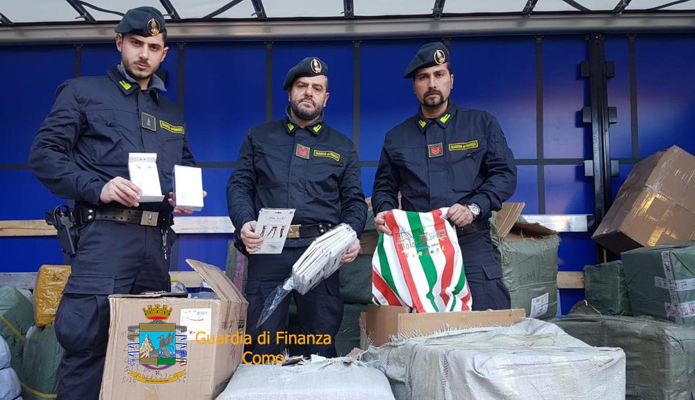 Souvenir e oggetti elettronici contraffatti, sequestrati 10mila articoli in dogana