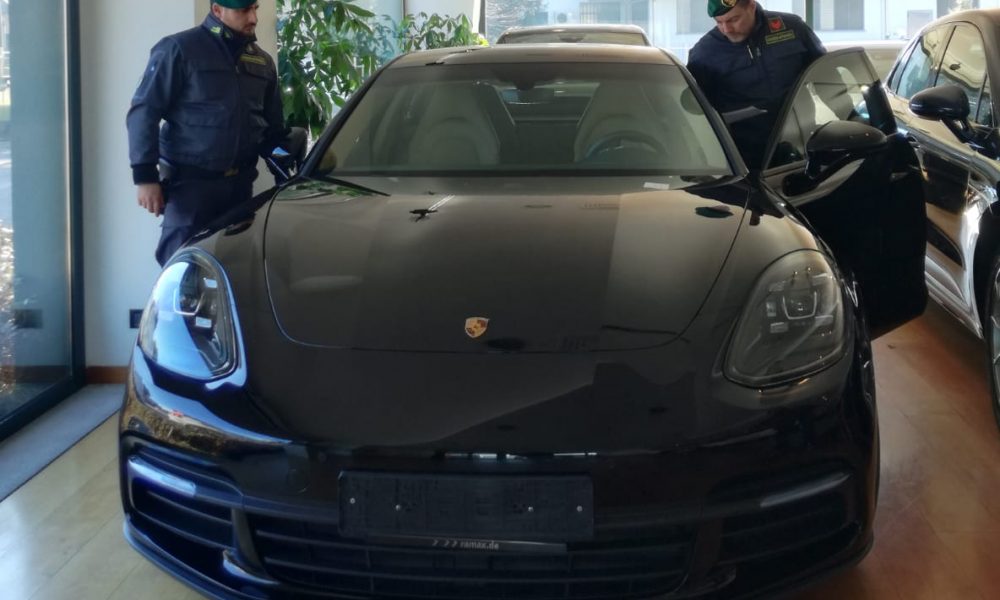 Frode fiscale nel settore delle auto, cinque arresti. Giro d’affari da quasi 15 milioni di euro