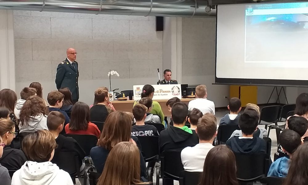 Appiano Gentile, studenti a lezione di legalità economica con la guardia di finanza