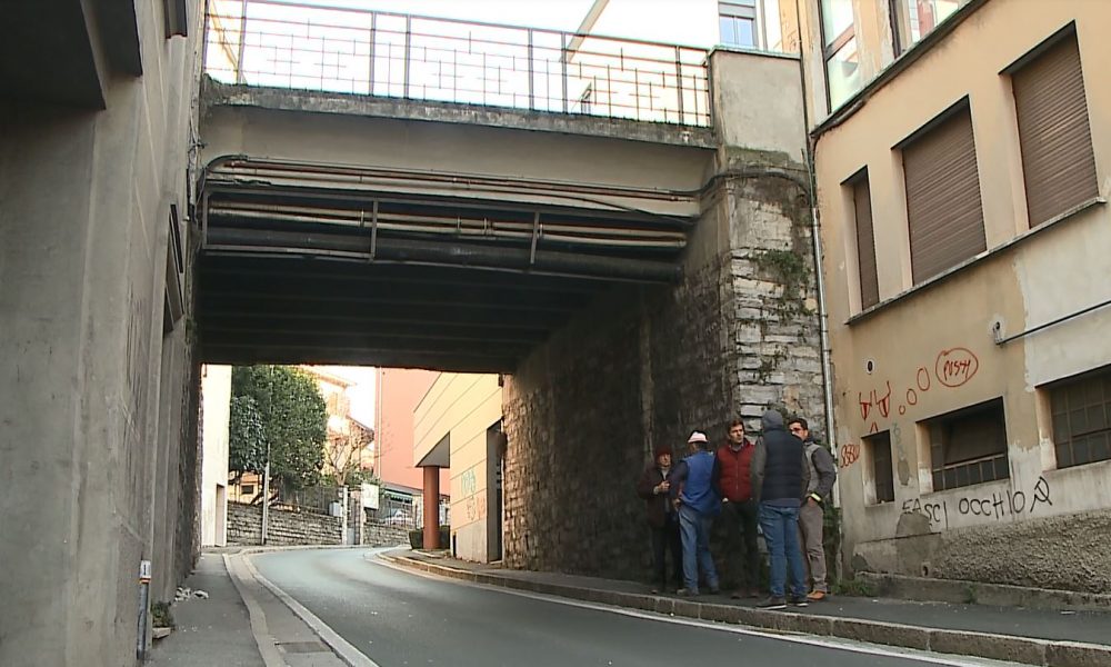 Cantù, calcinacci dal ponte di corso Unità d’Italia. Intervento urgente, chiusa da domani via Risorgimento