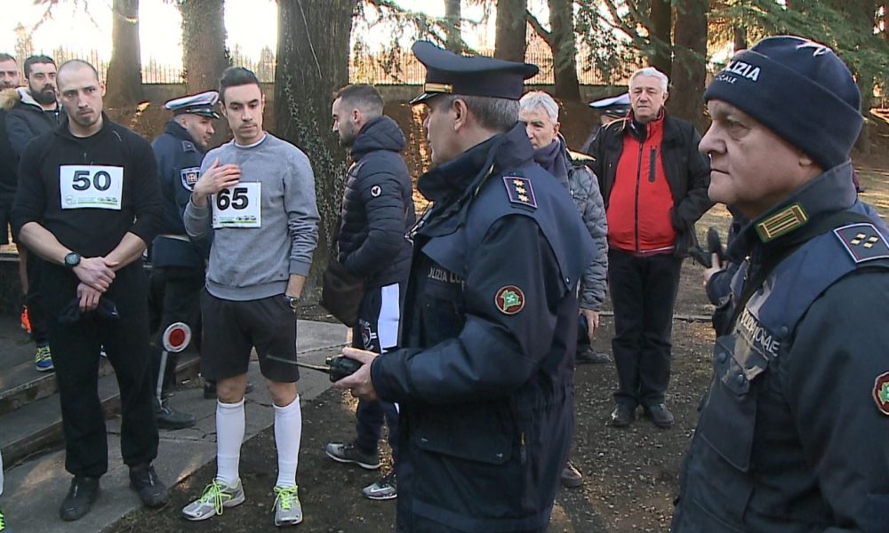 Aspiranti vigili a Como, tra prove d’atletica e slalom in moto