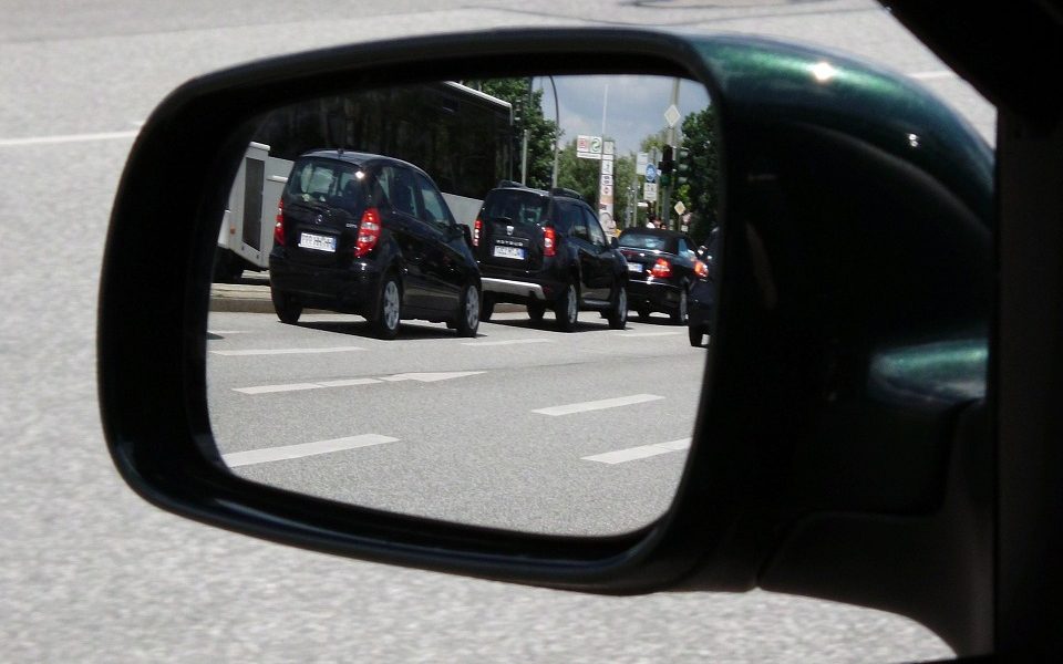 Truffe: un tentativo a Erba, un episodio sventato a Bellagio. Dallo specchietto alle venditrici di libri