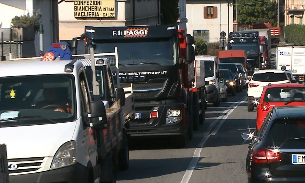 Novedratese chiusa, gli autotrasportatori chiedono al prefetto un incontro urgente