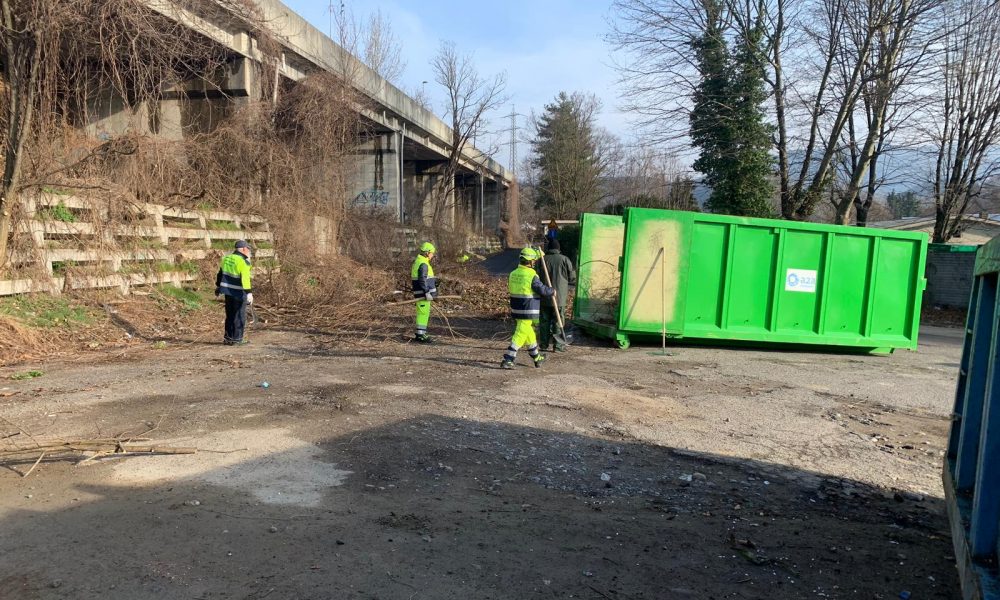 Discarica abusiva di via Somigliana, dopo la rimozione nuovi rifiuti. Identificato il responsabile