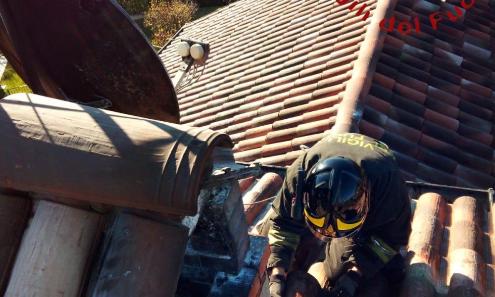 Camino in fiamme in un’abitazione di Bellagio, intervengono i vigili del fuoco