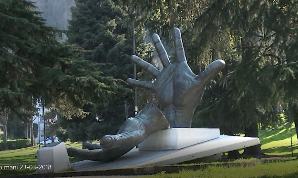 Monumento “Le Mani” di Como, domani il 19esimo anniversario dall’inaugurazione