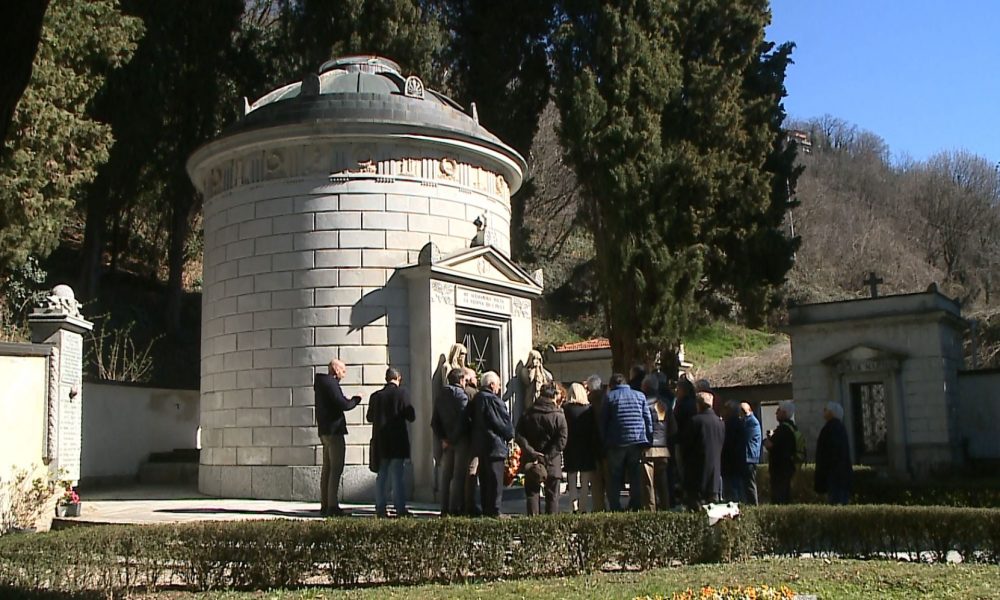 Alessandro Volta, la commemorazione alla tomba dello scienziato comasco