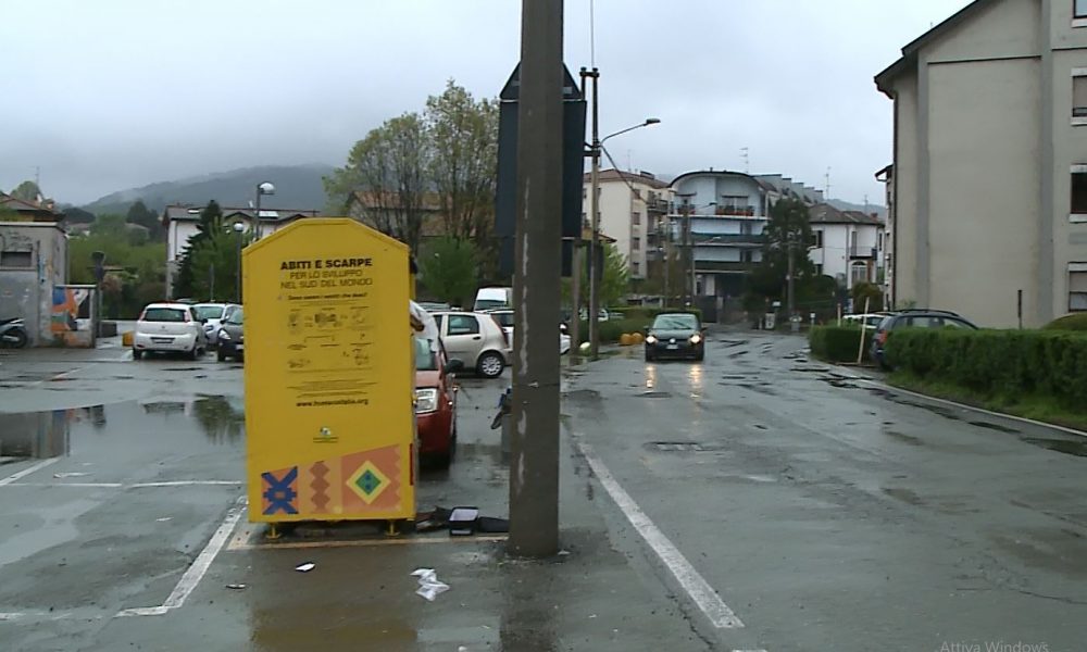 Cassonetti per la raccolta degli abiti, polemica sul bando del Comune