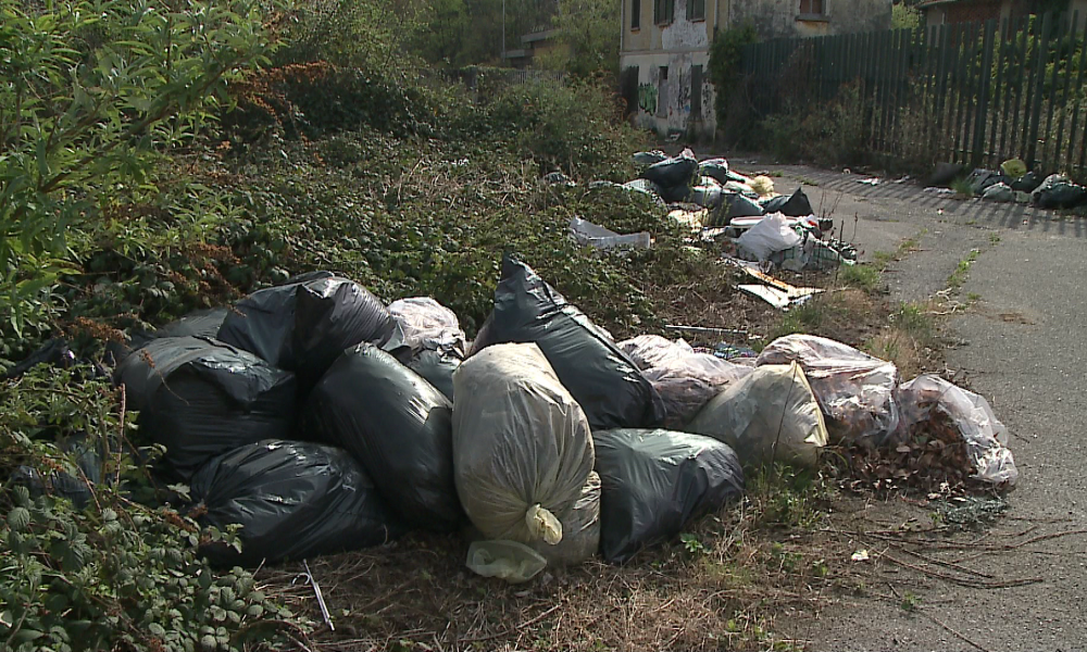 Discariche a cielo aperto, una piaga per Como. Rifiuti abbandonati a Casate e Albate