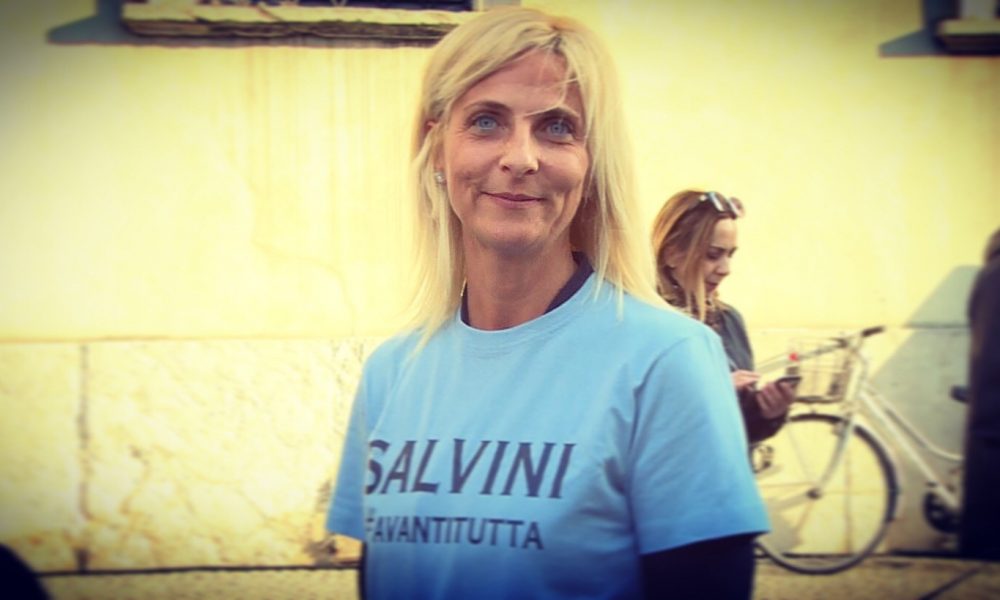 Chiusura delle scuole a Como, la Lega in piazza per raccogliere firme contro Rapinese