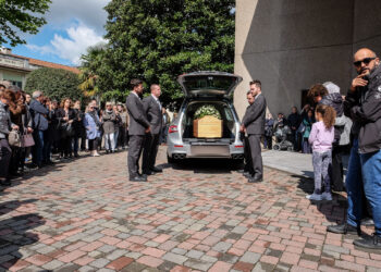 chiesa sant'Agata Como, funerali giovane Simone Bertelè