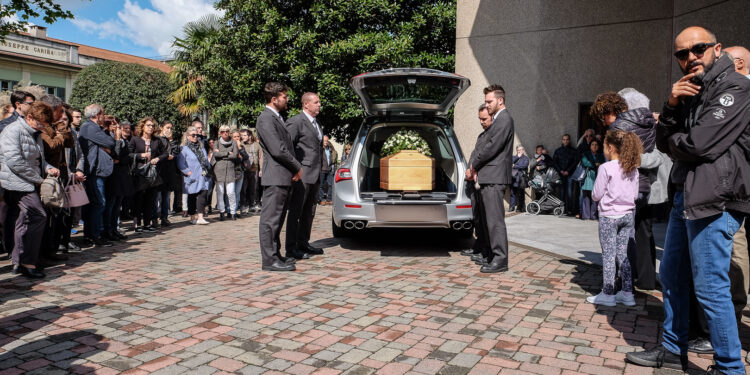 chiesa sant'Agata Como, funerali giovane Simone Bertelè