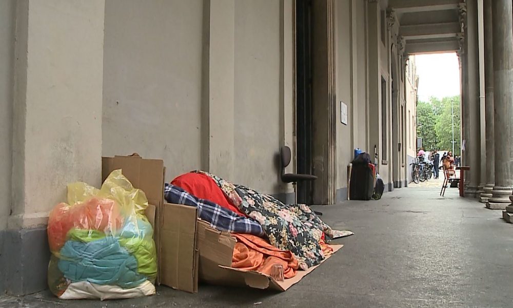 Dormitorio e senzatetto a Como, il caso diventa politico. Fermi: “Ecco la soluzione”