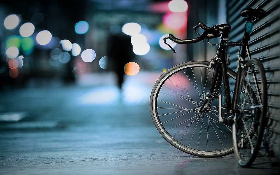 Furto di una bicicletta elettrica, 20enne tunisino denunciato a Como
