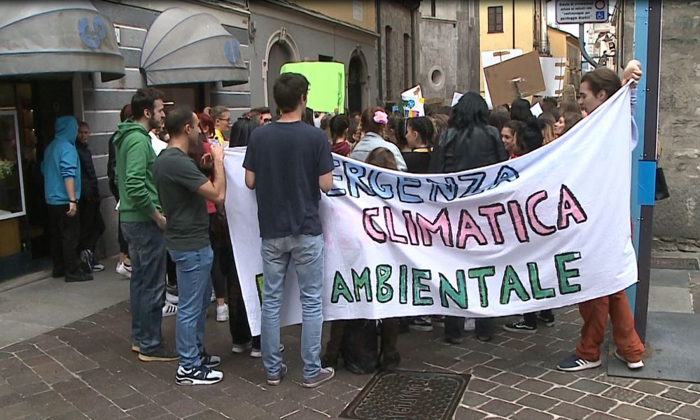 Fridays for Future a Como, la marcia dei giovani per difendere il pianeta