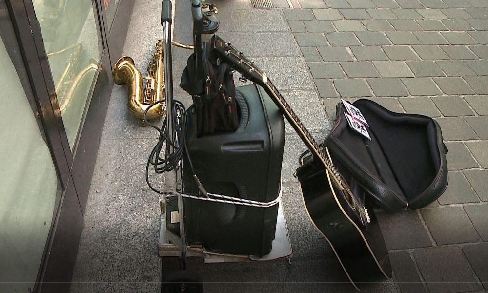 Como, musicisti molesti in centro. I commercianti: “Chiediamo regole e controlli”