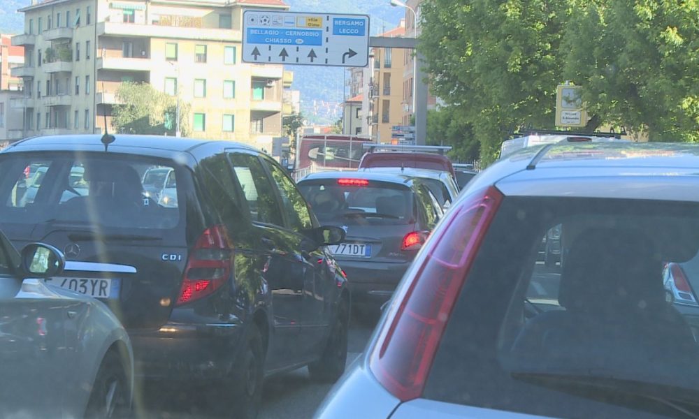 “Tangenziale” di Como:  tanti semafori, nessun vigile, caos nelle ore di punta