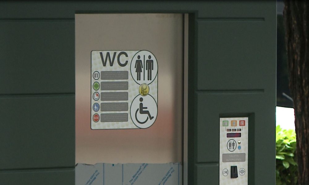 Como, giardino di piazza del Popolo. Arriva il nuovo bagno pubblico