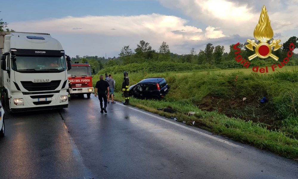 Scontro tra due auto a Casnate con Bernate, un ferito lieve