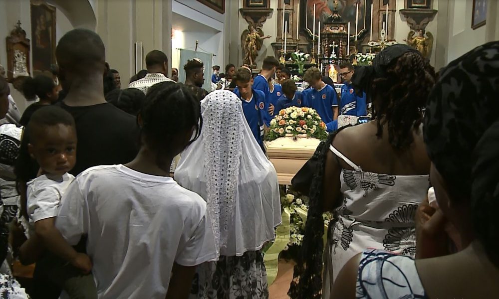 “Il tuo sorriso nei nostri cuori”. A Gironico il commosso addio a Maxwell