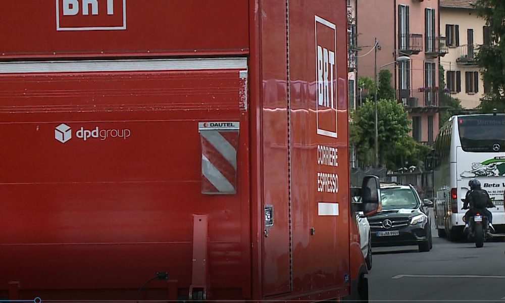 Traffico sulla Statale Regina, cittadini e commercianti esasperati