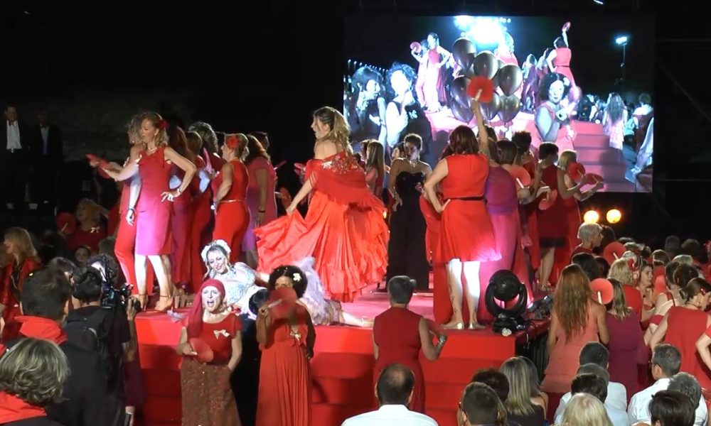 La Traviata “moderna”, grande successo il debutto all’Arena del Sociale