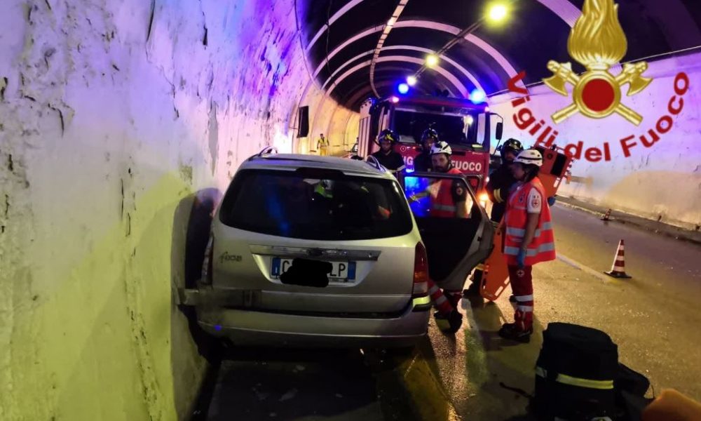 A9, incidente all’alba in galleria a Monte Olimpino, ferita una donna