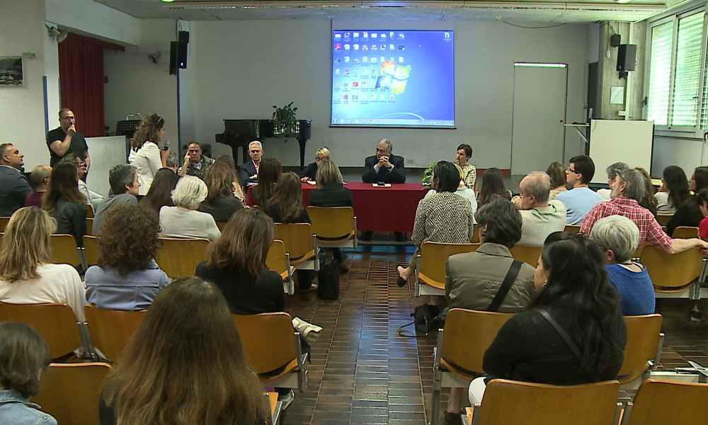 La scuola di via Perti non chiuderà. Si lavorerà in estate per tornare in aula a settembre