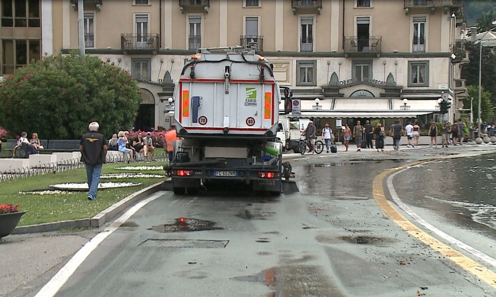 Esondazione del lago di Como, riaperta fino alle 22 una corsia del lungolago