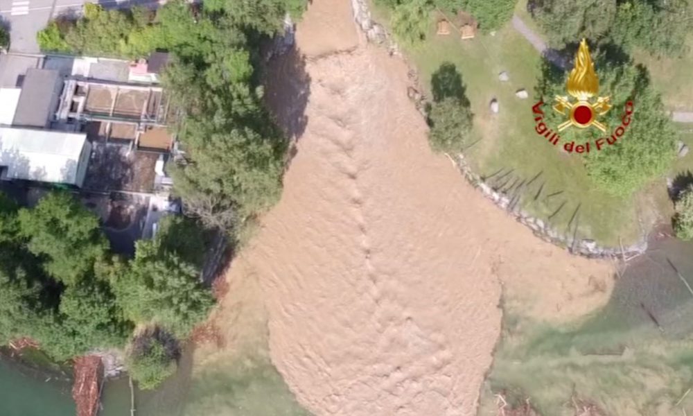 Detriti nel Lago di Como, le immagini del drone dei vigili del fuoco