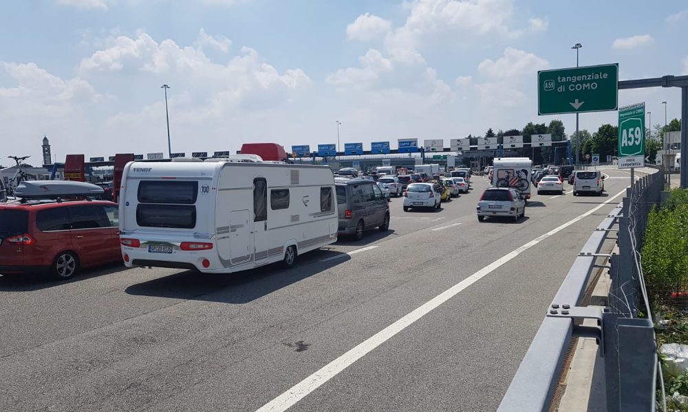 Weekend di Pentecoste in Svizzera e prime vacanze:  caos e lunghe code sulla A9