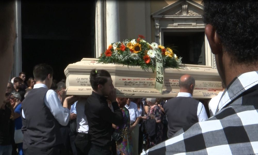 Canzo, l’ultimo saluto a Lorenzo Roncari, il 18enne travolto e ucciso a Longone al Segrino