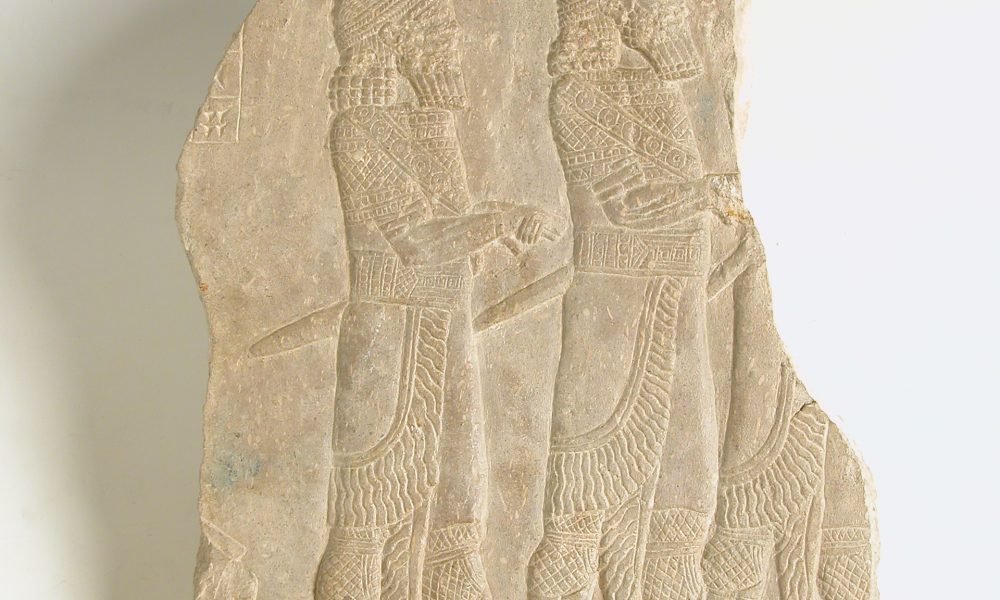 Un bassorilievo del Museo Giovio in mostra a Napoli fino a settembre