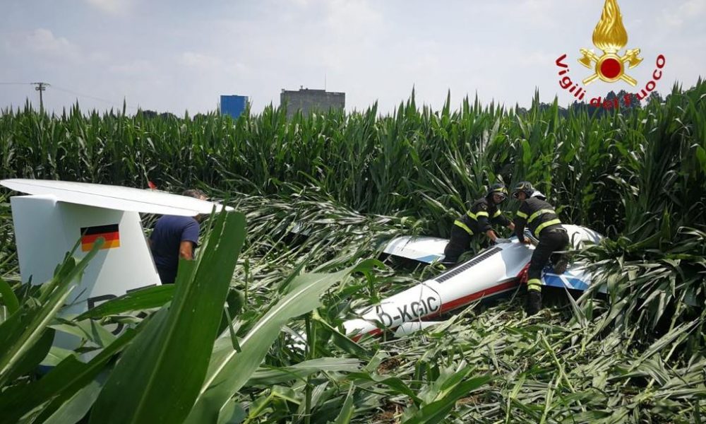 Orsenigo, atterraggio di emergenza per un aliante. Intervengono i vigili del fuoco